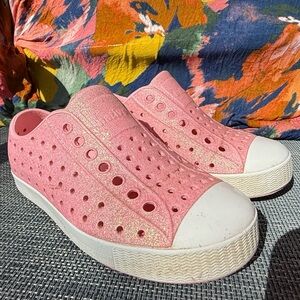 Native Jefferson C11 Glitter Pink Slip-On Sneakers